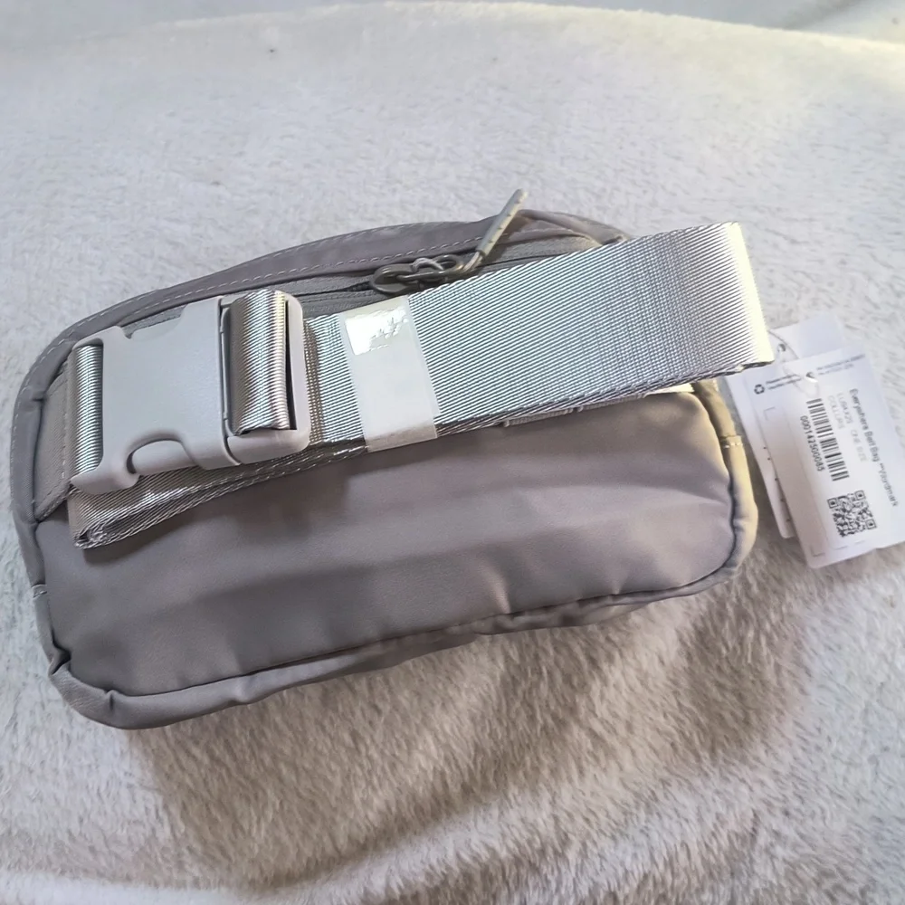 NWT Lululemon Everywhere Belt Bag Limited Edition 1L